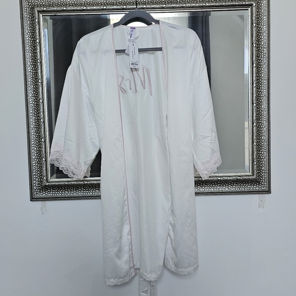 Mrs. Embroidered Robe - Picture 2 of 2